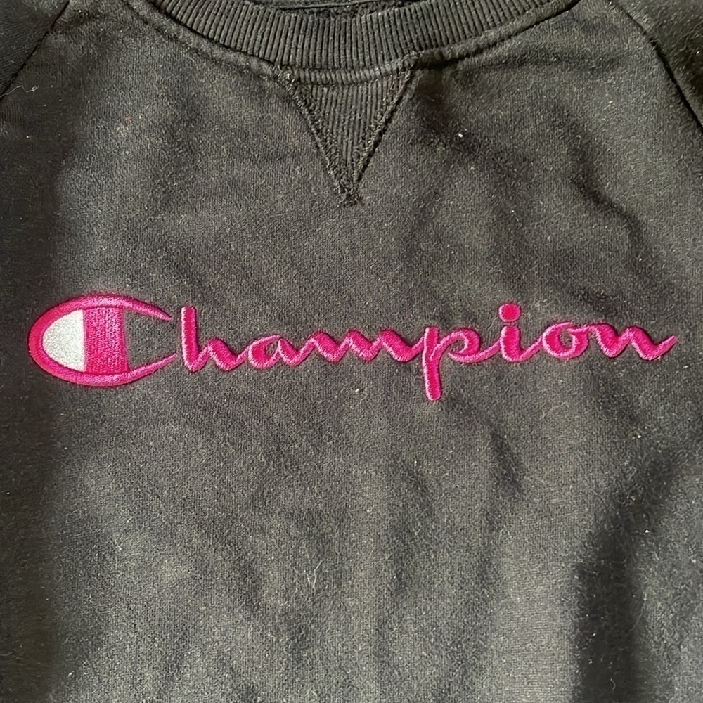 Champion crewneck sweatshirt. Girls size medium - Picture 2 of 5